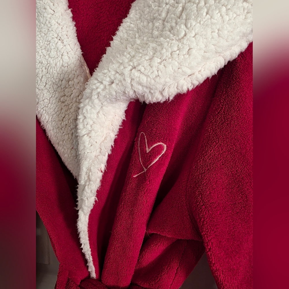 Red Victoria Secret Sherpa Hooded Belted overlap Womens Robe Heart Size M/L
